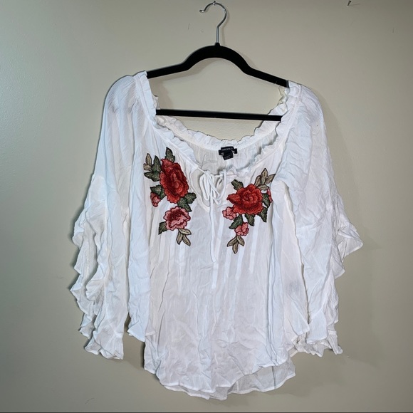 *NWT* White, flowy prairie top with red flowers - Forever 21 - Picture 2 of 6